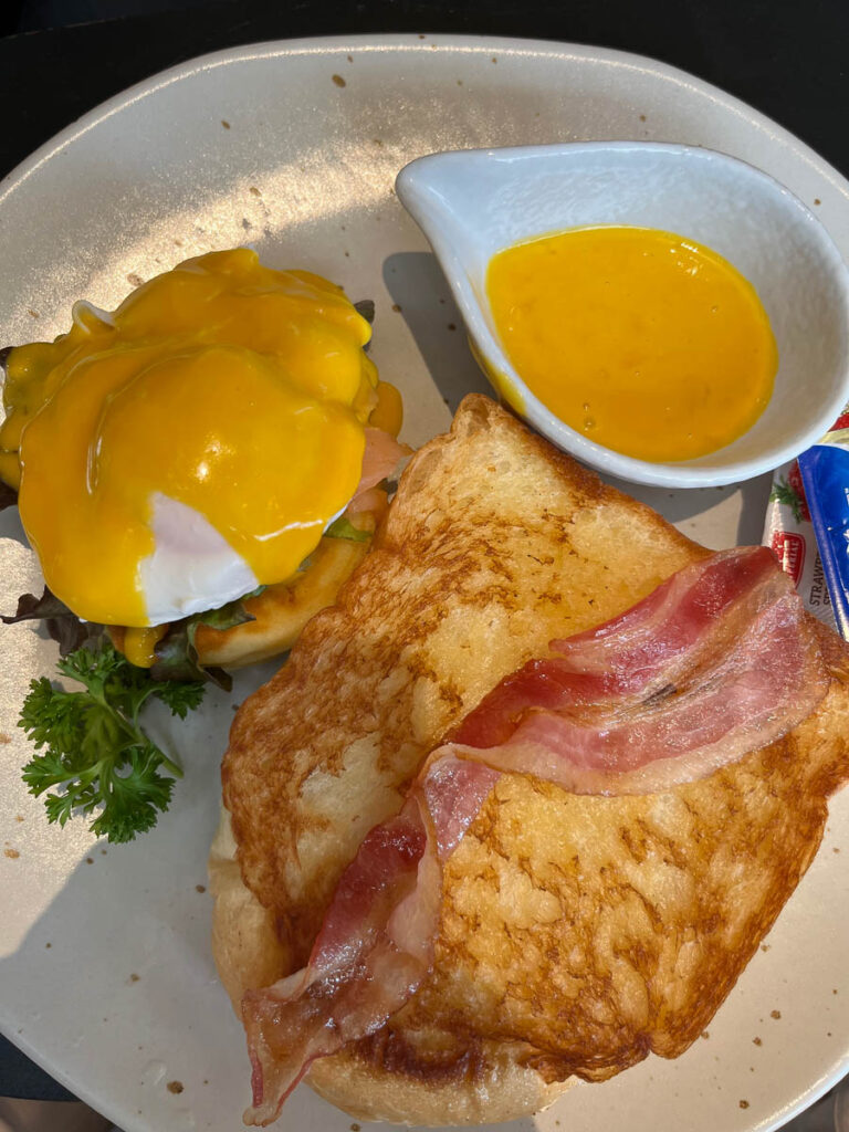 Eggs Benedict at Vaanaa Cafe & Bistro