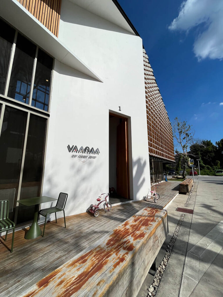 The impressive architecture of Vaanaa, a standout in Chiang Mai