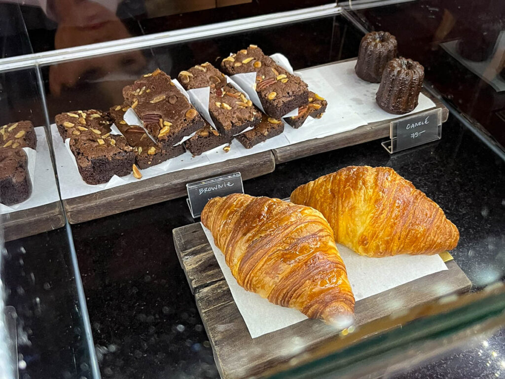 Cakes &amp; pastries at GRAPH One Nimman, Chiang Mai, Thailand