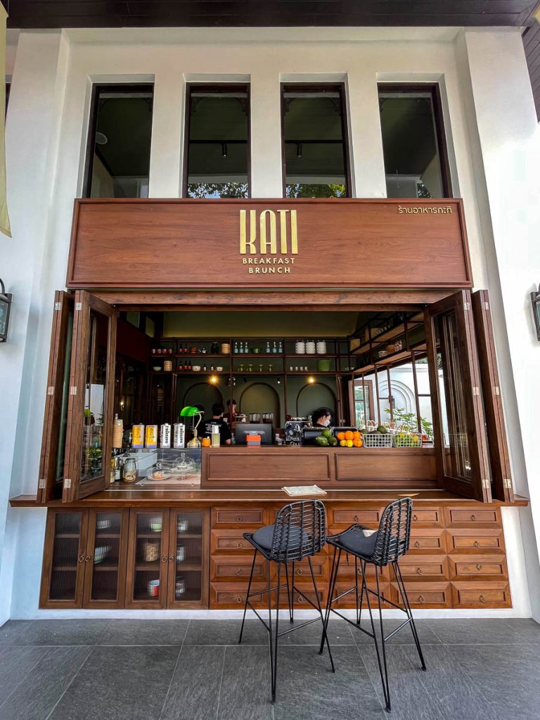 A bar as beautiful as the brunch—the semi-open-air counter at Kati Breakfast & Brunch blends charm with craftsmanship