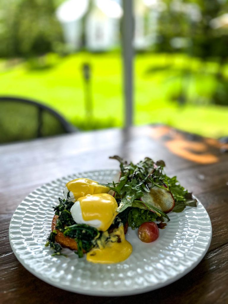 Eggs Benedict, Fleur-style: golden hollandaise, garden views included