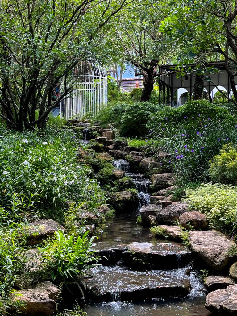Every corner of Fleur’s grounds is curated: manicured lawns, climbing roses, and a brook that runs like a quiet soundtrack