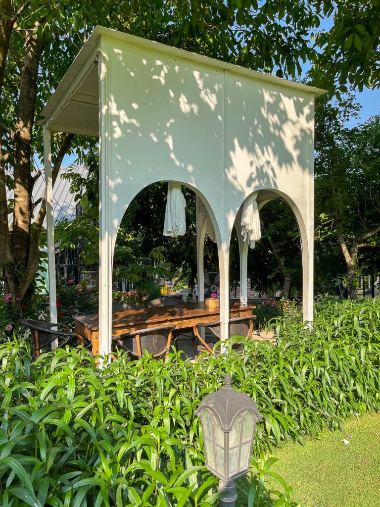 Outdoor Dining at Fleur Cafe &amp; Eatery, Chiang Mai, Thailand