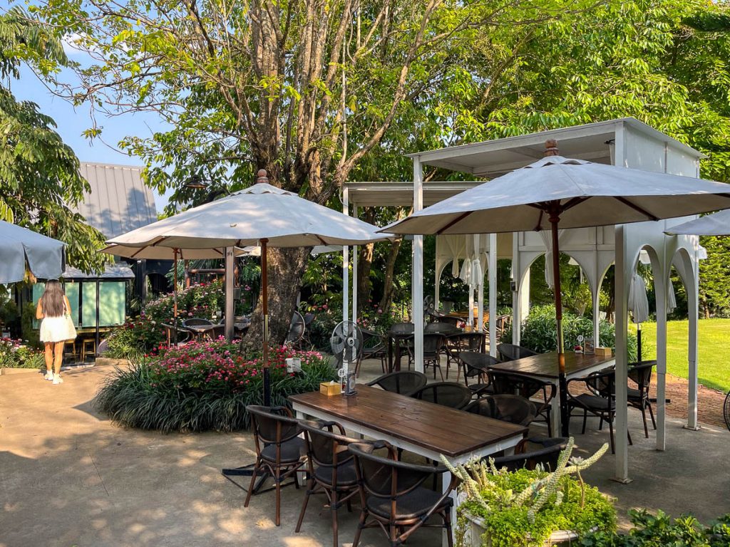 Outdoor Dining at Fleur Cafe &amp; Eatery, Chiang Mai, Thailand